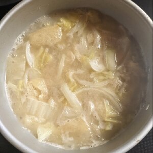 白菜と油揚げのお味噌汁